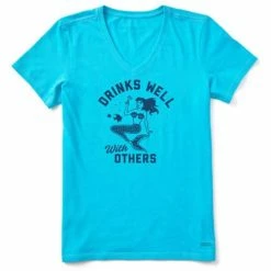 Top 10 ❤️ Shirts 👩 Women's Life Is Good Drinks Well Mermaid Crusher Lite V-Neck Tee 🛒